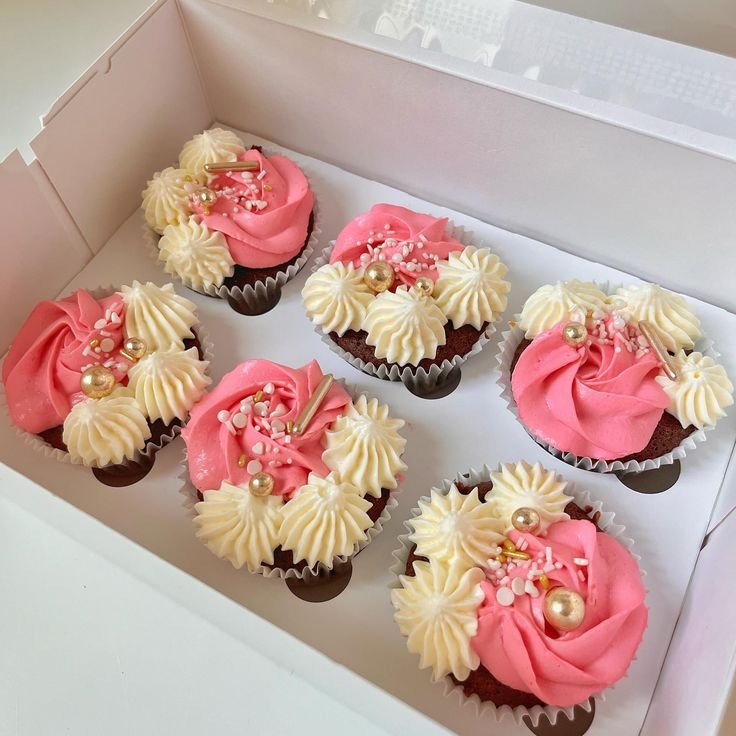 Boîte de cupcakes roses et ivoire