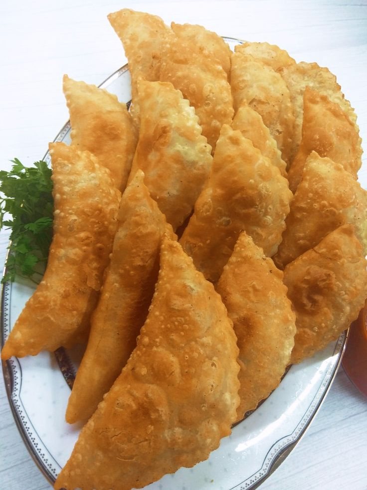 Pastels et fatayas dorés